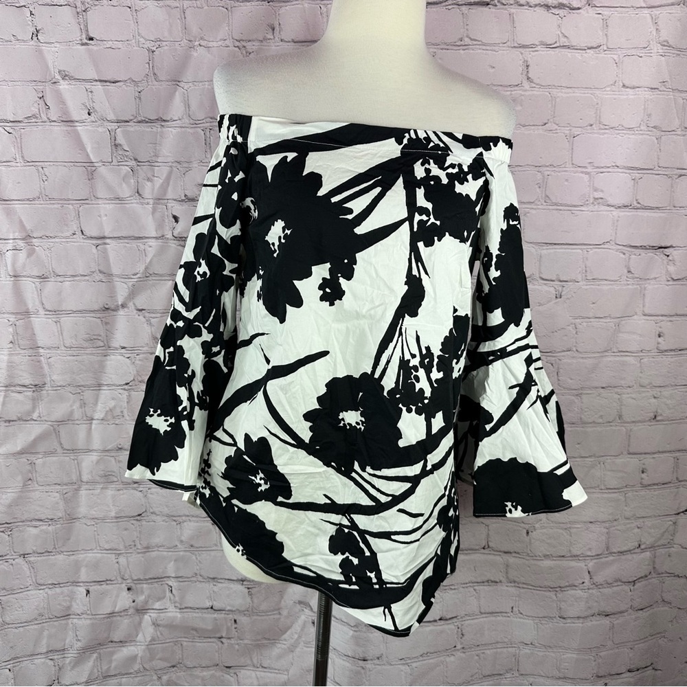 White House Black Market Floral Top off the shoulder womens S contrast beach